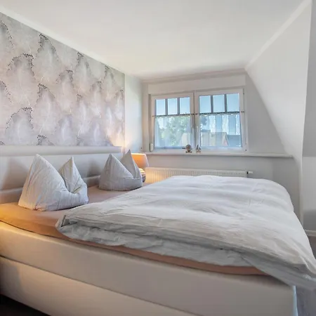 Haus Segelboot Hirtenweg 3c * Zingst