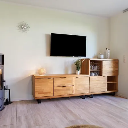 Haus Segelboot Hirtenweg 3c