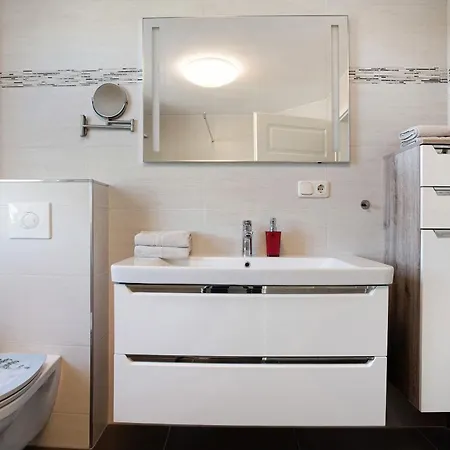 Haus Segelboot Hirtenweg 3c * Zingst