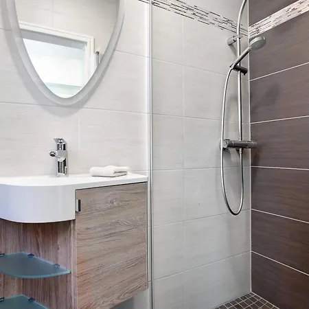 Haus Segelboot Hirtenweg 3c * Zingst